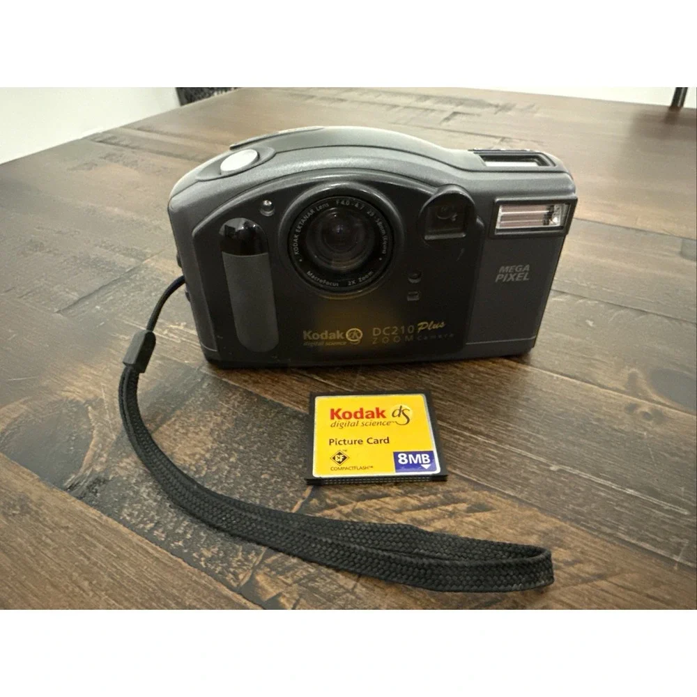 Kodak Digital Science DC210 Plus Zoom 1.0MP Digital Camera W/ 8mMB CF Card Read